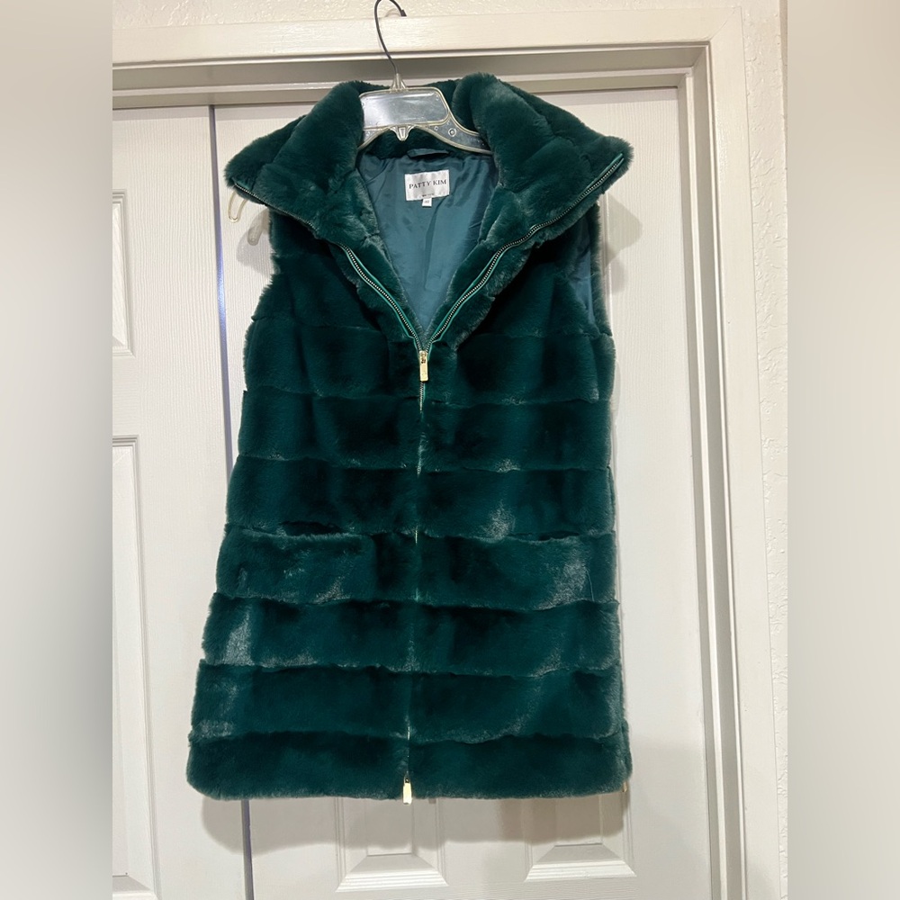 LIKE NEW PATTY KIM LAUREN LUX FAUX FUR GREEN VEST SIZE XS